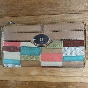 #76 Fossil Wallet *lots of wear, as is*